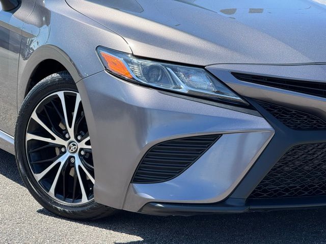2020 Toyota Camry SE photo 11