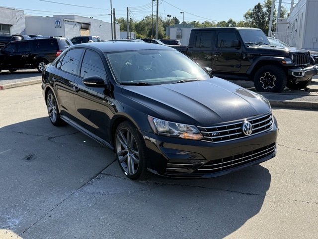 2018 Volkswagen Passat 2.0T R-Line photo 4