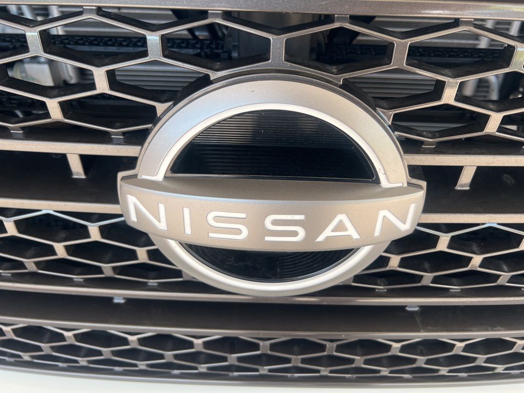 2024 Nissan Titan Crew Cab photo 22