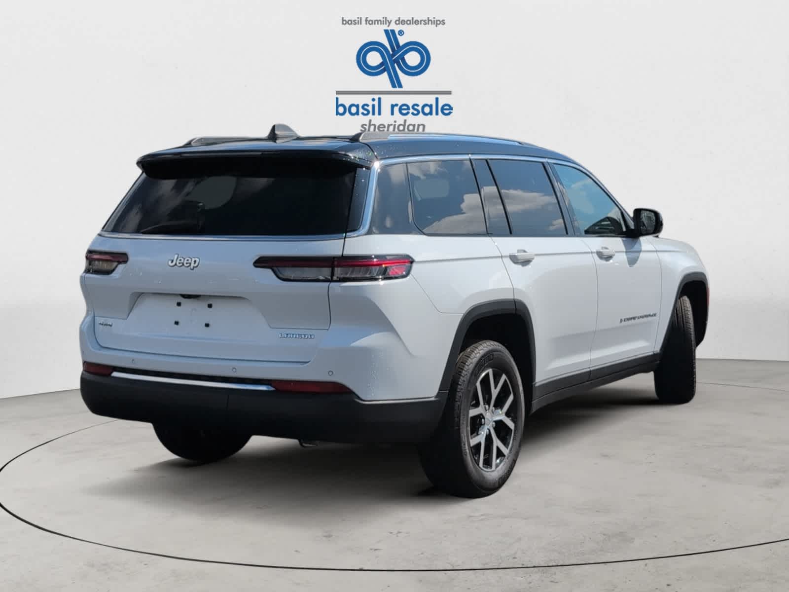 2024 Jeep Grand Cherokee Laredo photo 5