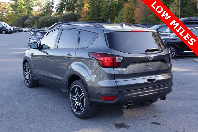 2019 Ford Escape SEL photo 2