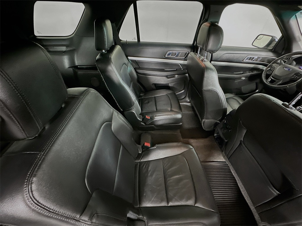 2016 Ford Explorer XLT photo 25