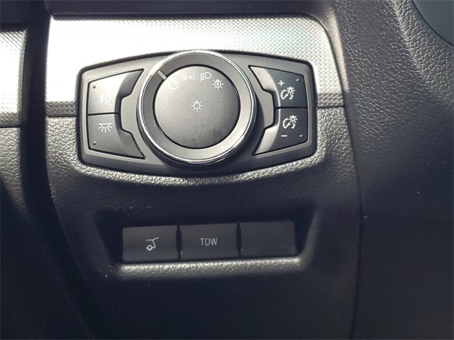 2015 Ford Explorer XLT photo 9