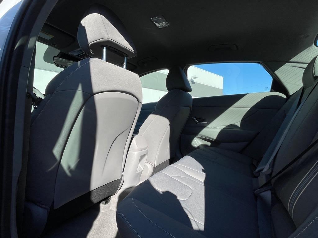 2024 Hyundai Elantra SEL photo 22