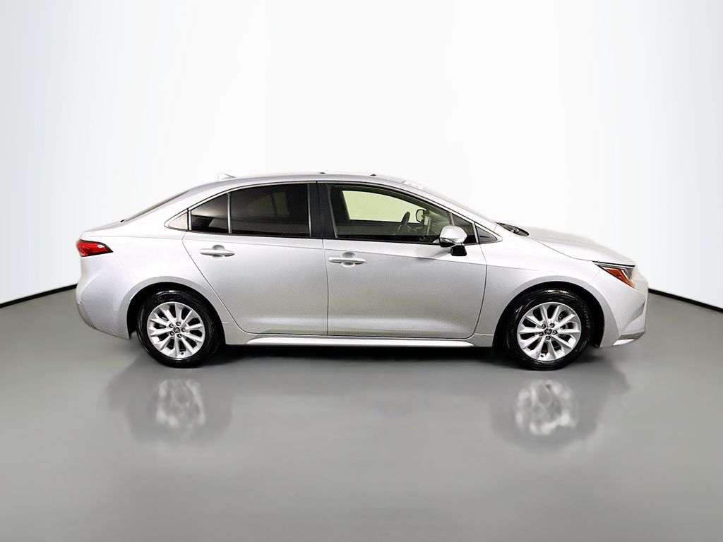 2022 Toyota Corolla XLE photo 8