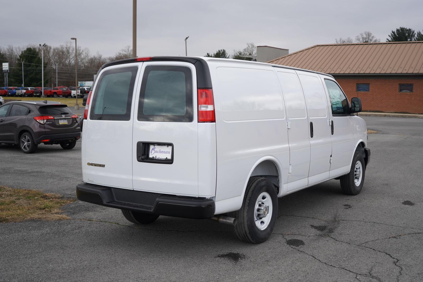 2025 Chevrolet Express Cargo 3500 photo 2