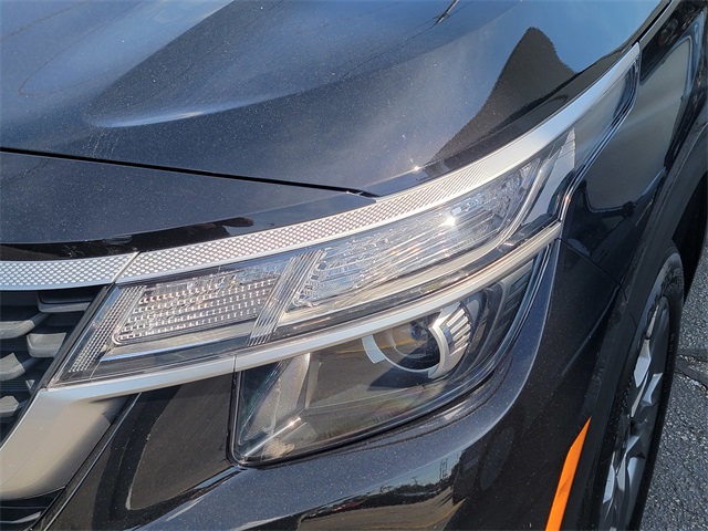2023 Kia Seltos LX photo 10