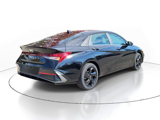2026 Hyundai Elantra SEL Sport photo 4