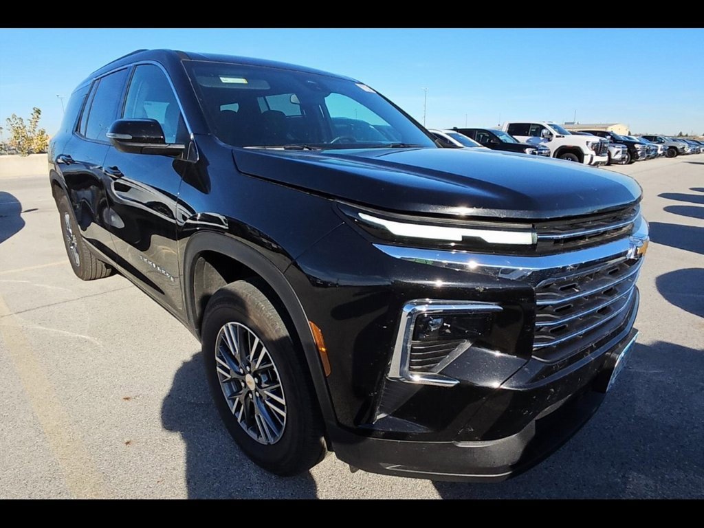 2025 Chevrolet Traverse photo 2