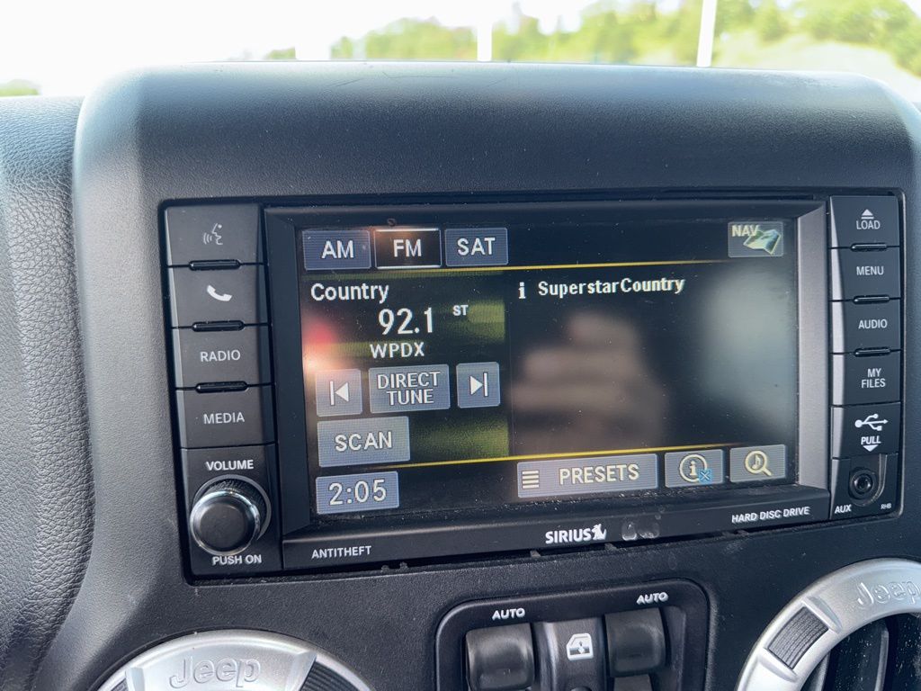 2015 Jeep Wrangler Unlimited Sahara photo 11
