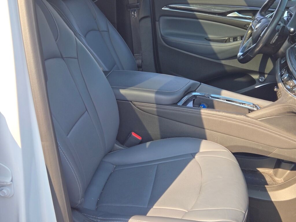 2023 Buick Enclave Premium photo 2