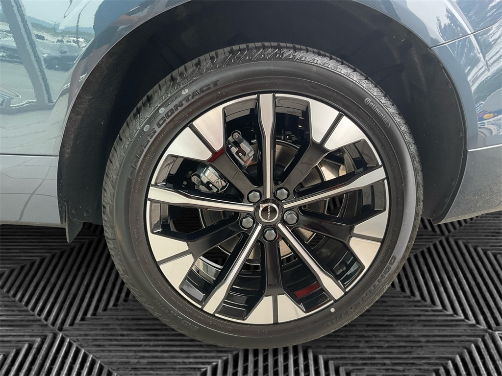 2026 Volvo XC60 B5 Plus photo 14