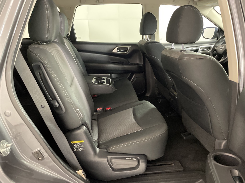 2020 Nissan Pathfinder S photo 37