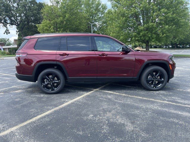 2025 Jeep Grand Cherokee Limited photo 4