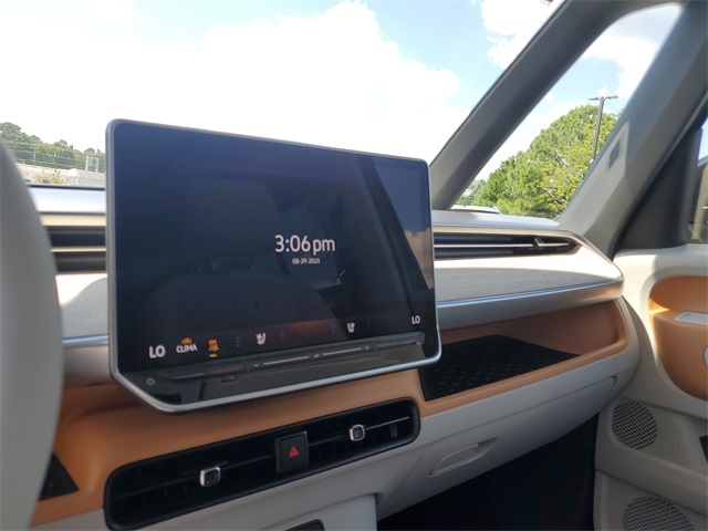 2025 Volkswagen ID. Buzz photo 16