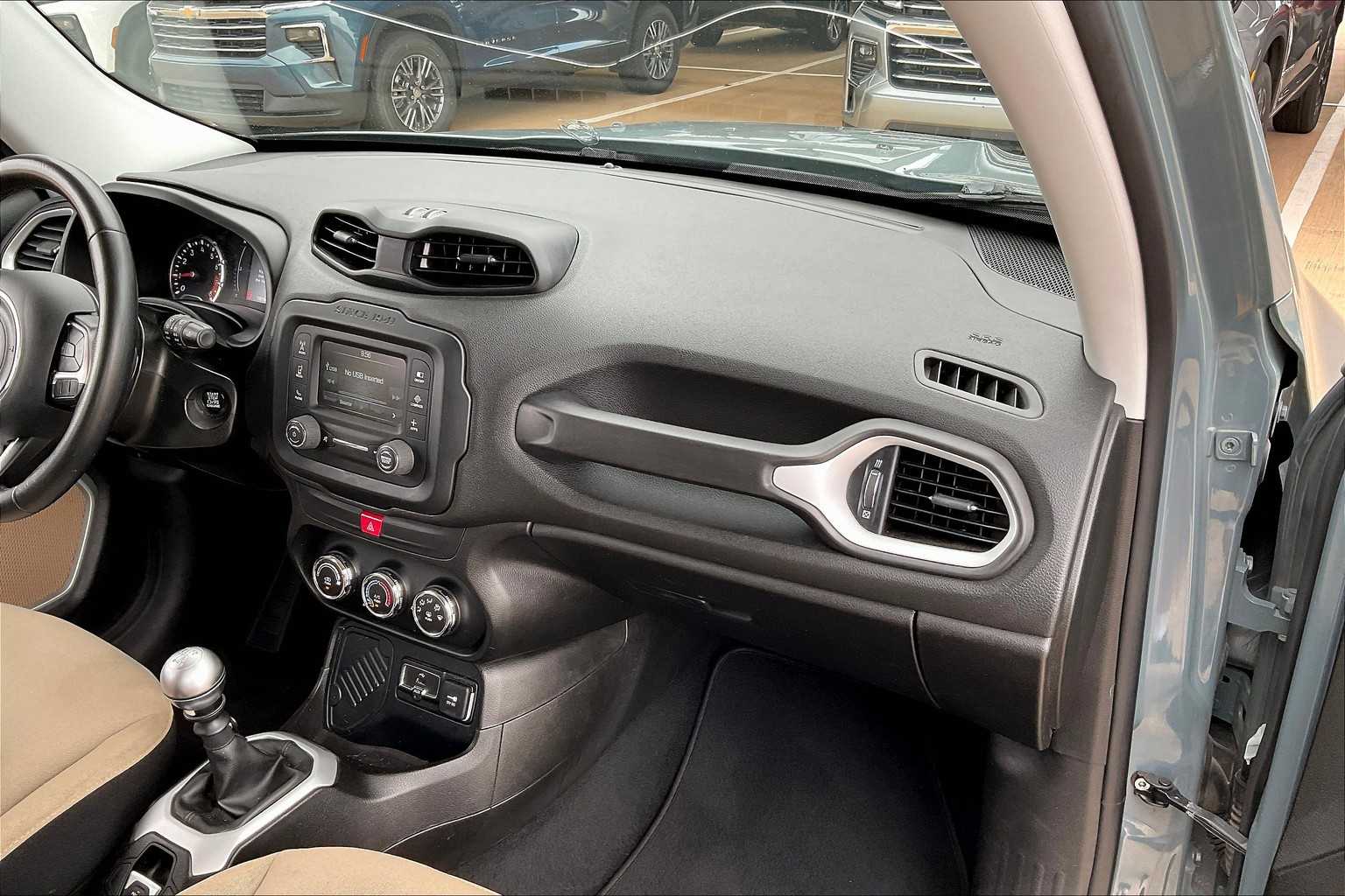 2017 Jeep Renegade Latitude North Edition photo 15