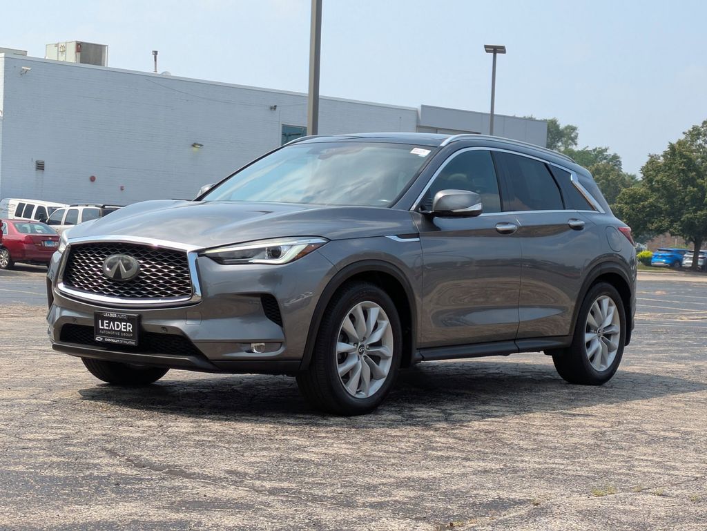 2019 Infiniti QX50 Essential photo 3