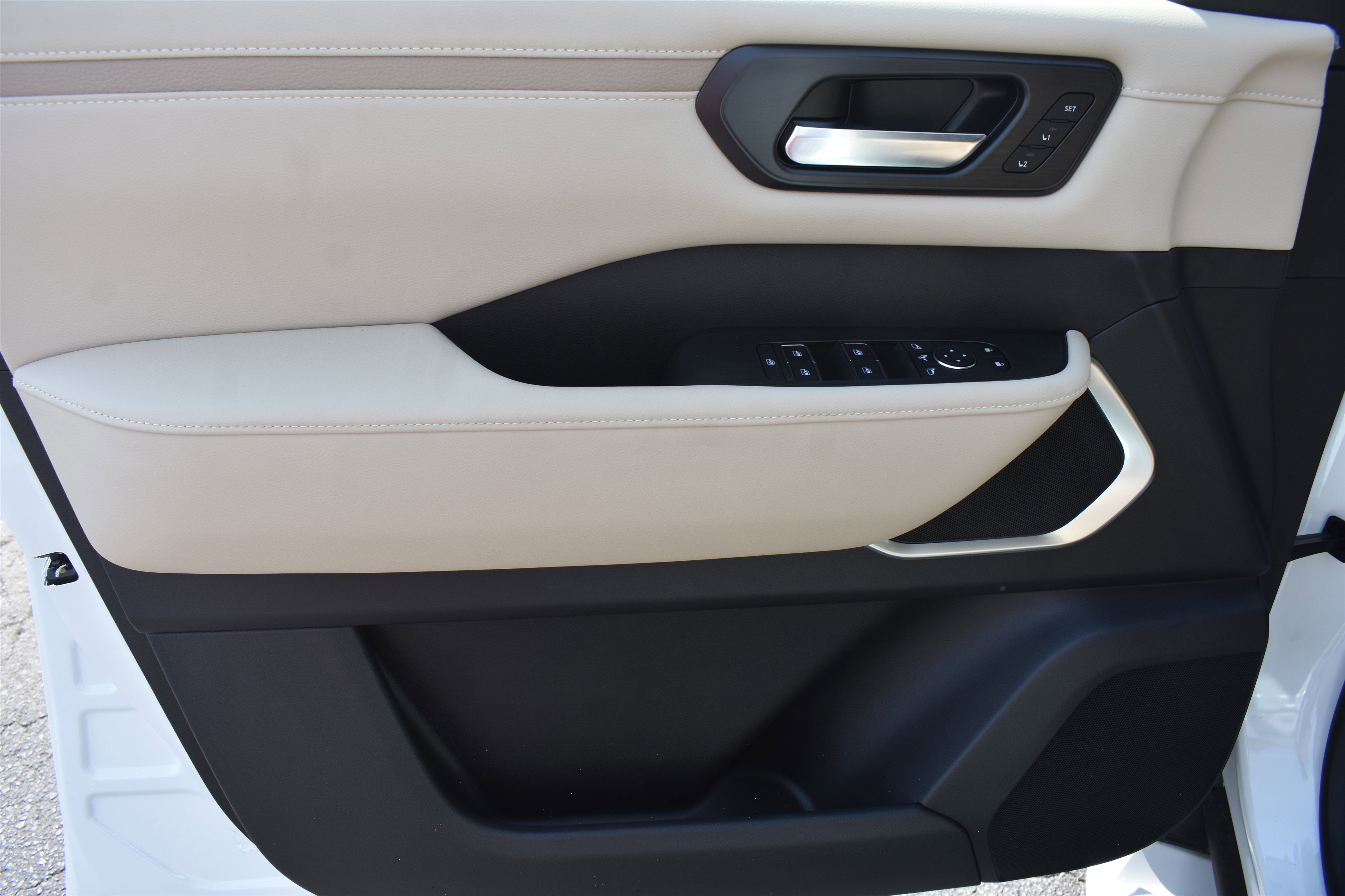 2026 Nissan Armada Platinum Reserve photo 4