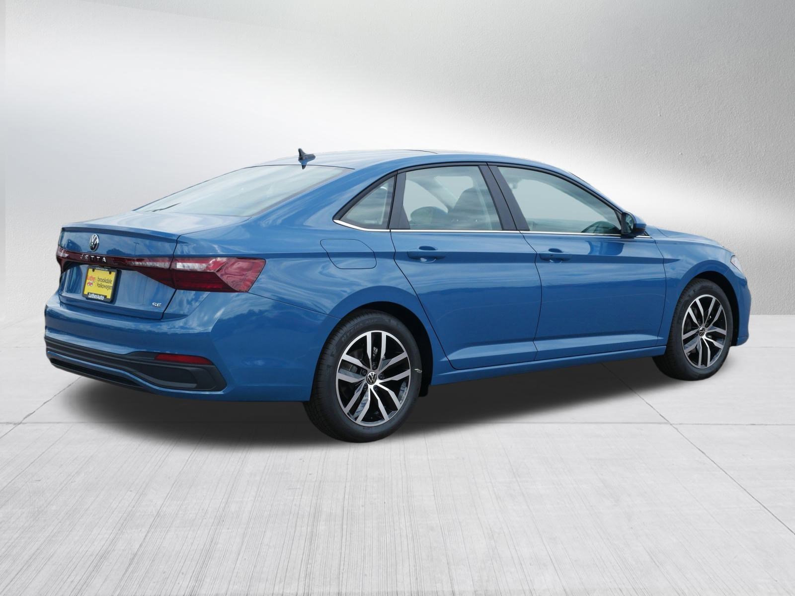 2025 Volkswagen Jetta SE photo 4