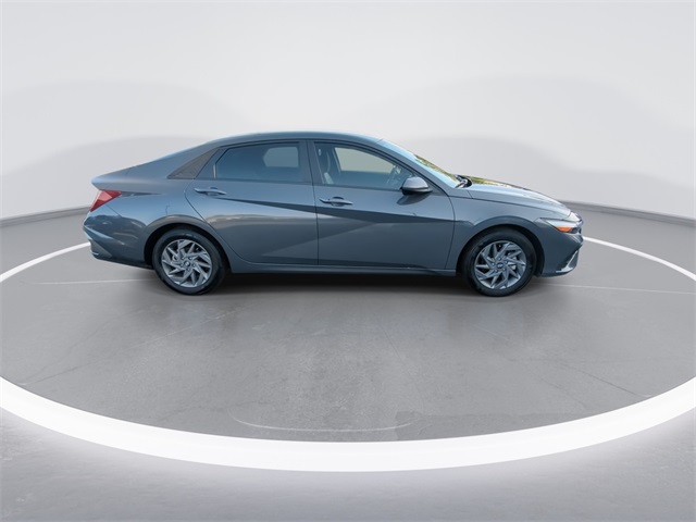 2024 Hyundai Elantra SEL photo 9