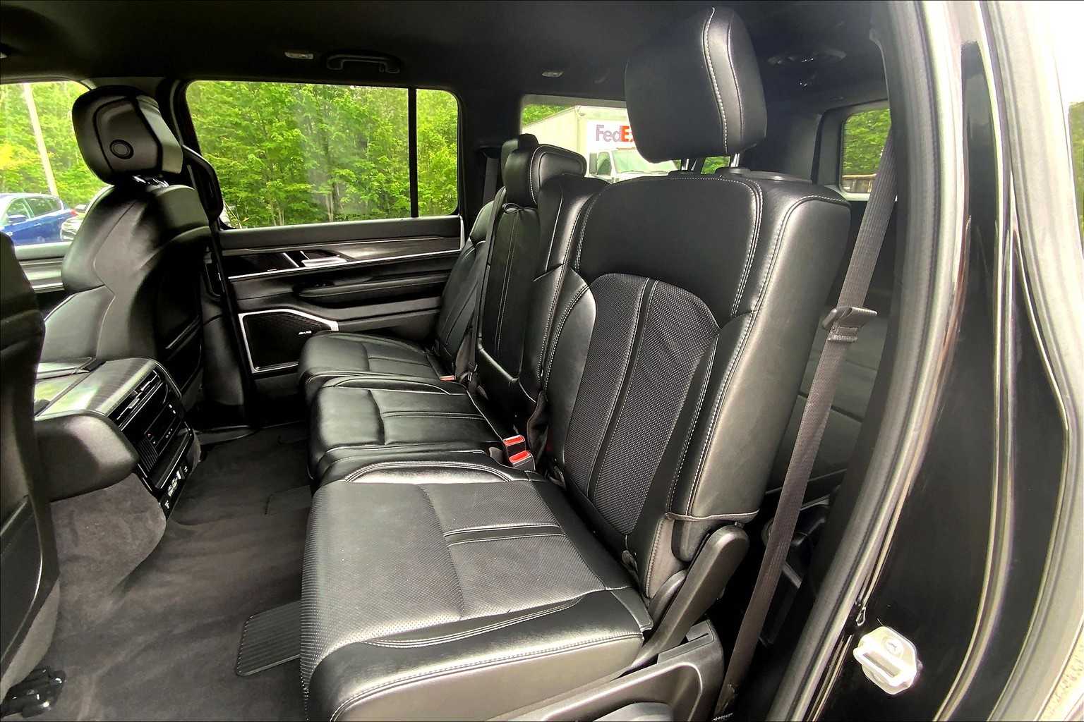 2024 Jeep Wagoneer L Series II photo 20