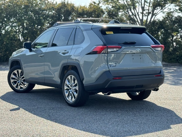 2020 Toyota RAV4 XLE Premium photo 5
