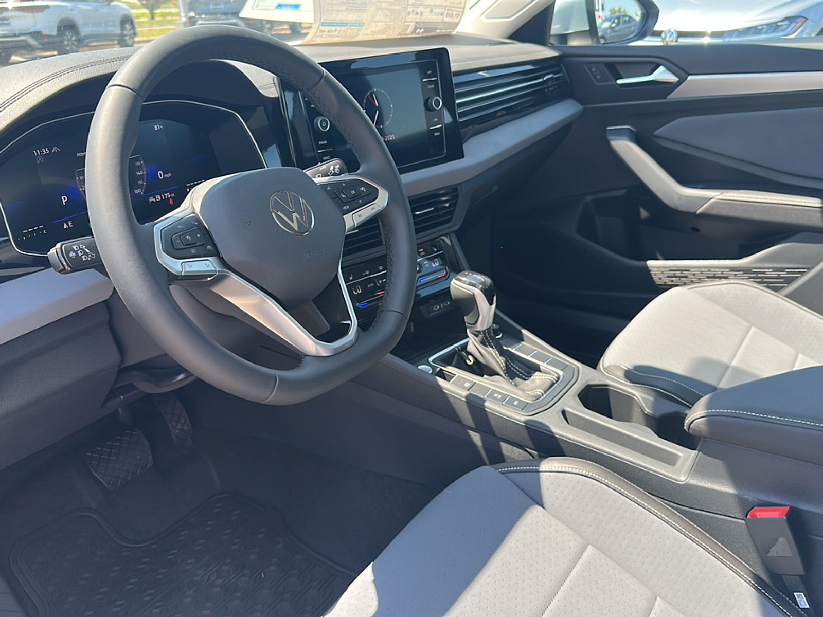 2025 Volkswagen Jetta 1.5T SE photo 3