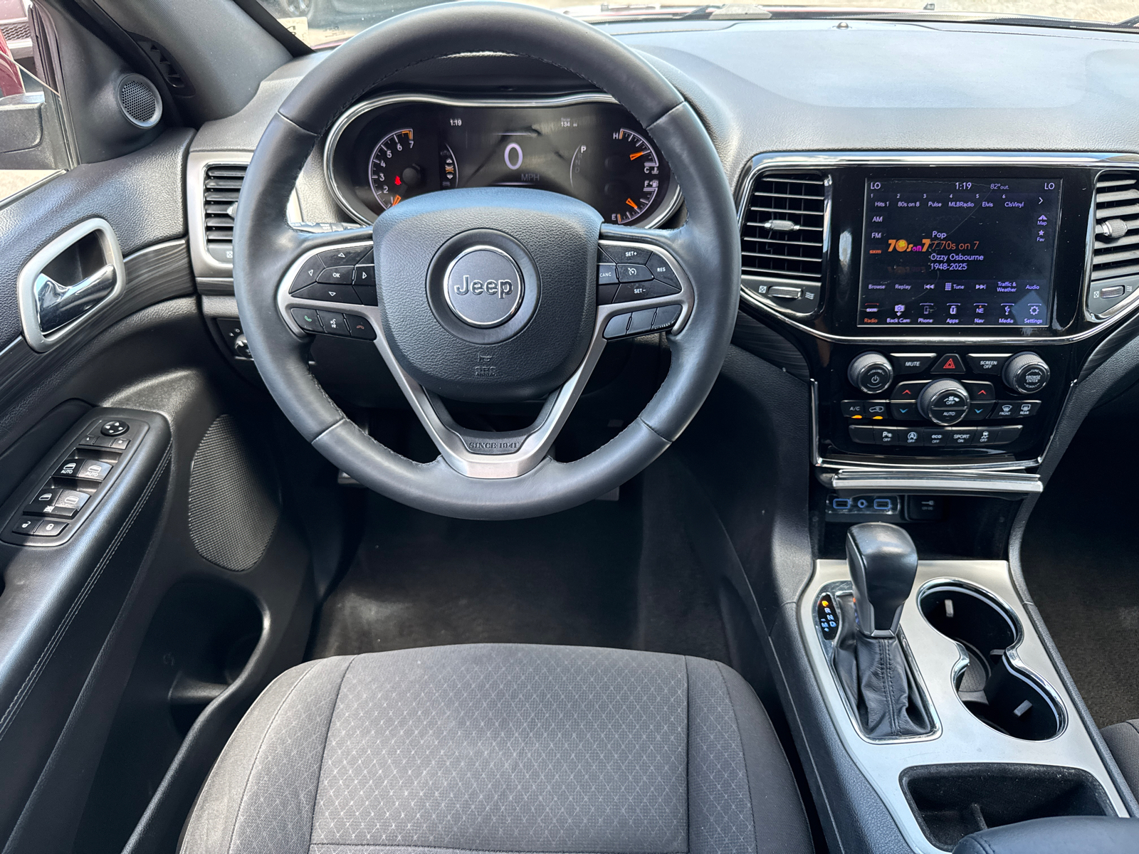 2019 Jeep Grand Cherokee Laredo E photo 7