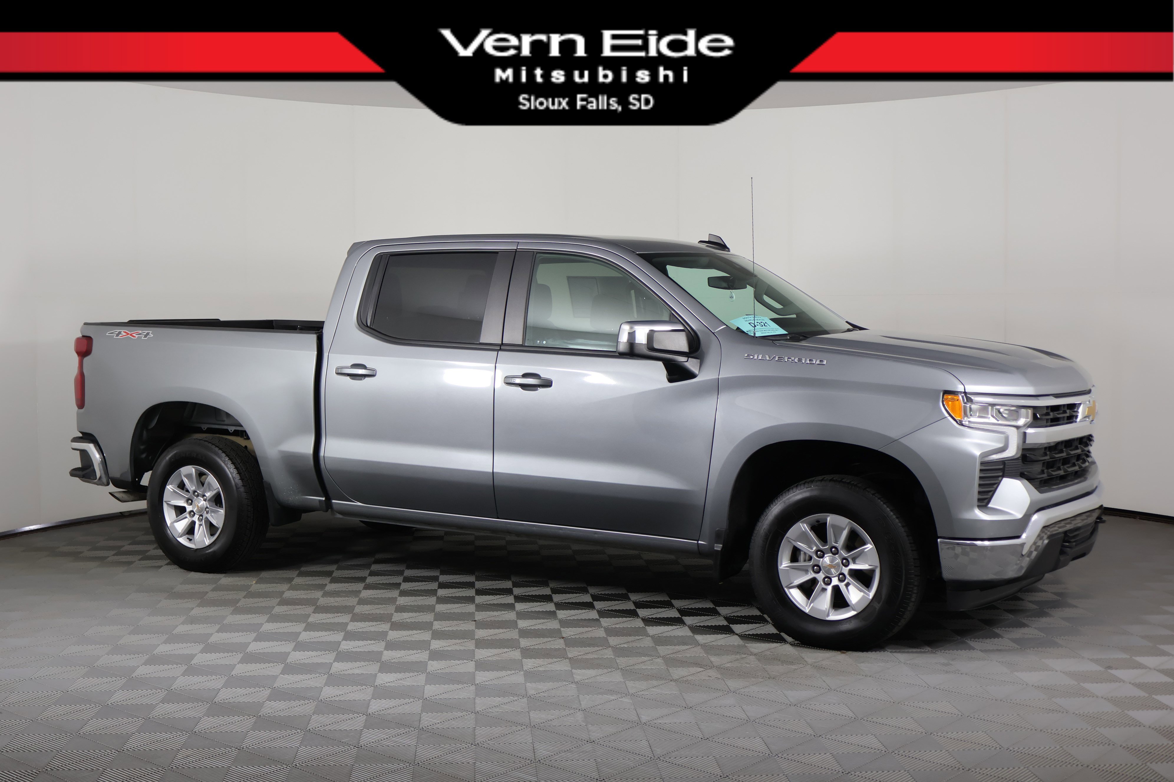 2025 Chevrolet Silverado 1500 LT's photo