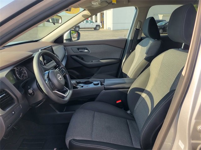 2022 Nissan Rogue SV photo 11