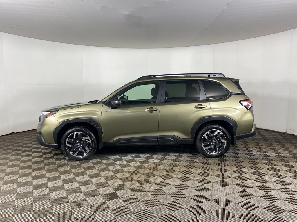 2025 Subaru Forester Premium photo 4