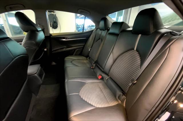 2020 Toyota Camry SE photo 17