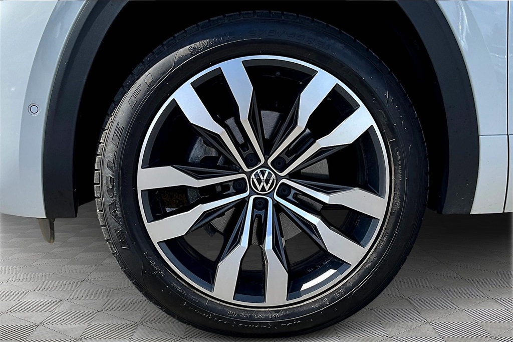 Image 9 of Pre-Owned 2022 Volkswagen Atlas Cross Sport 3.6L V6 SEL Premium R-Line