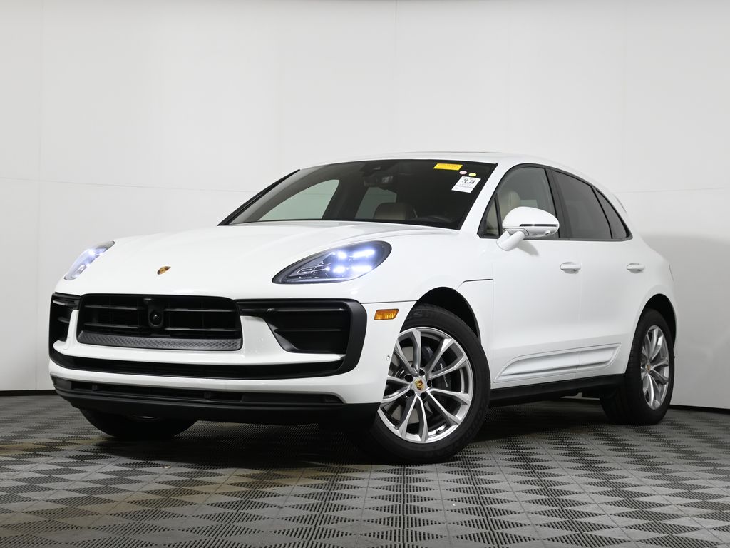 2025 Porsche Macan's photo