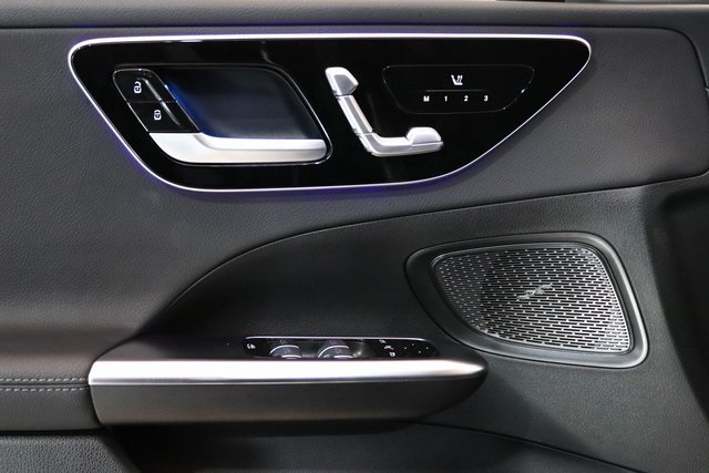 2025 Mercedes Benz C 300 4MATIC photo 3