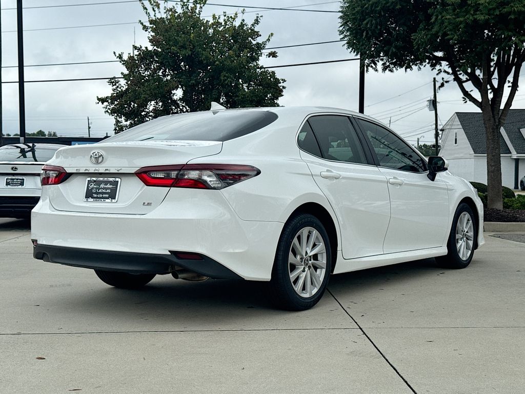 2022 Toyota Camry LE photo 3