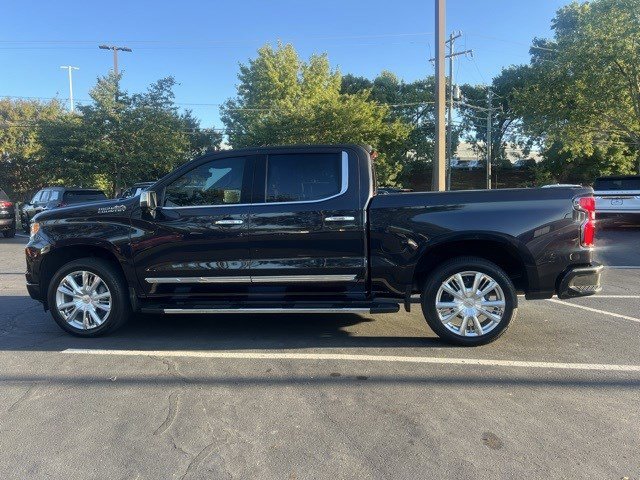 2024 Chevrolet Silverado 1500 High Country photo 3