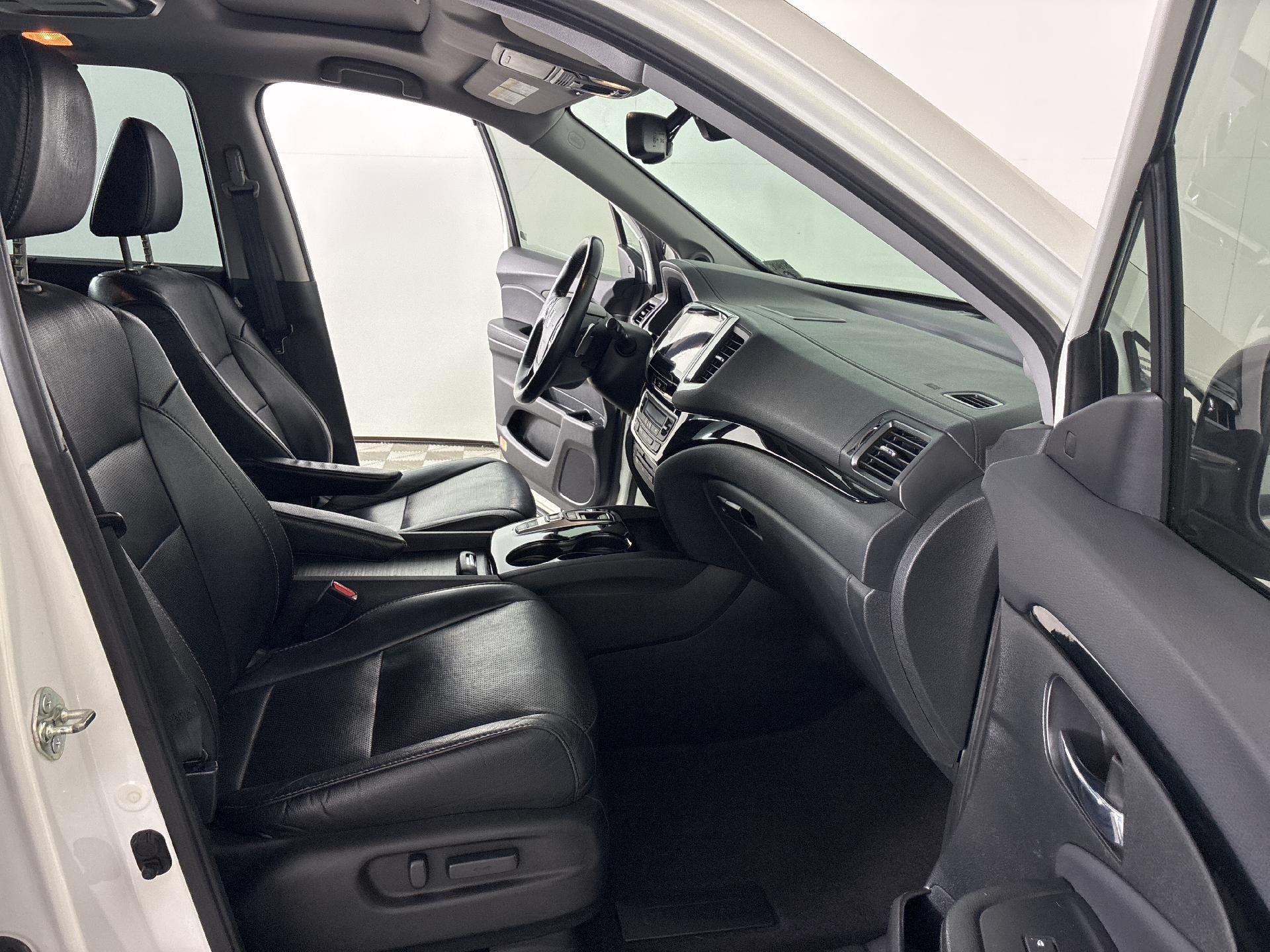 2017 Honda Pilot Elite photo 13