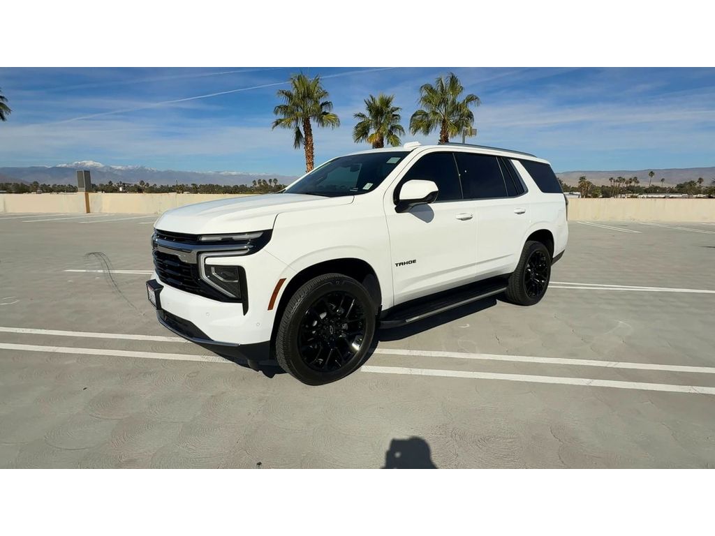 2025 Chevrolet Tahoe LS photo 4