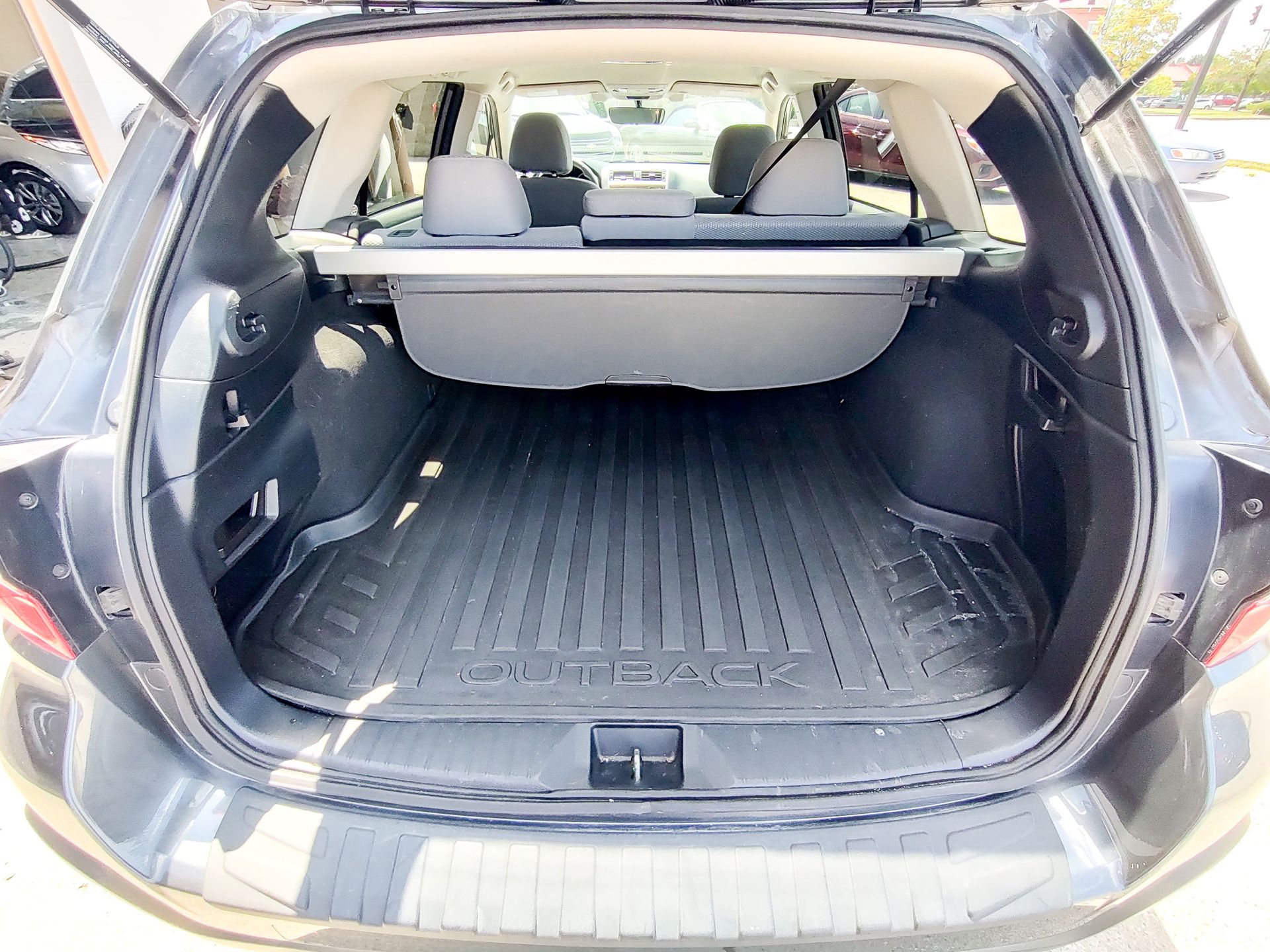 2019 Subaru Outback 2.5i Premium photo 9