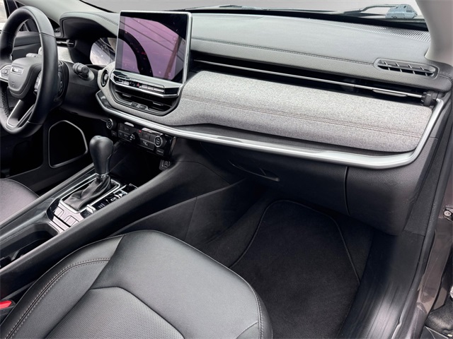 2022 Jeep Compass Latitude Lux photo 11
