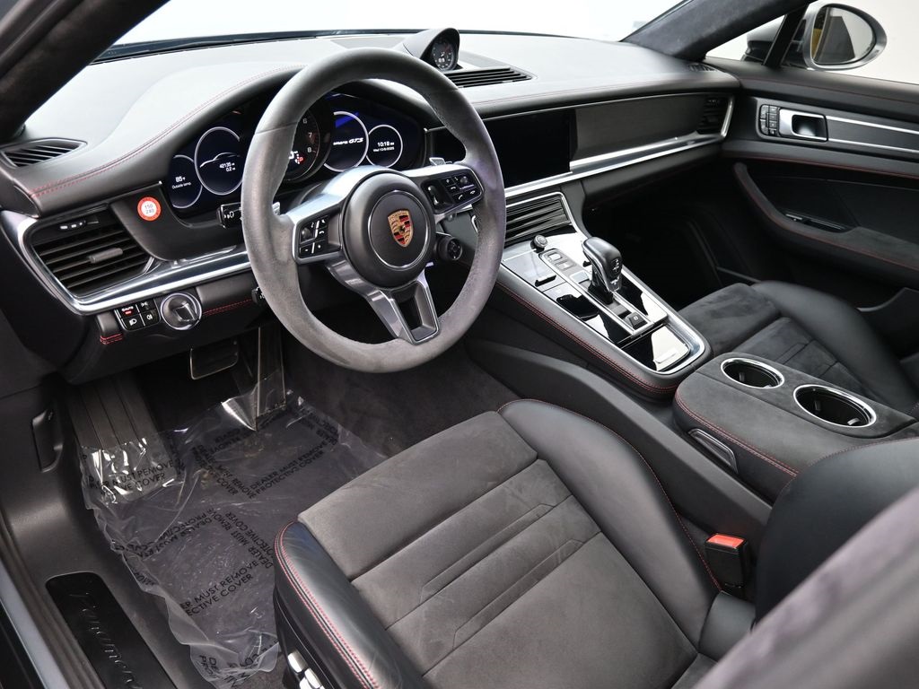 2020 Porsche Panamera GTS photo 3