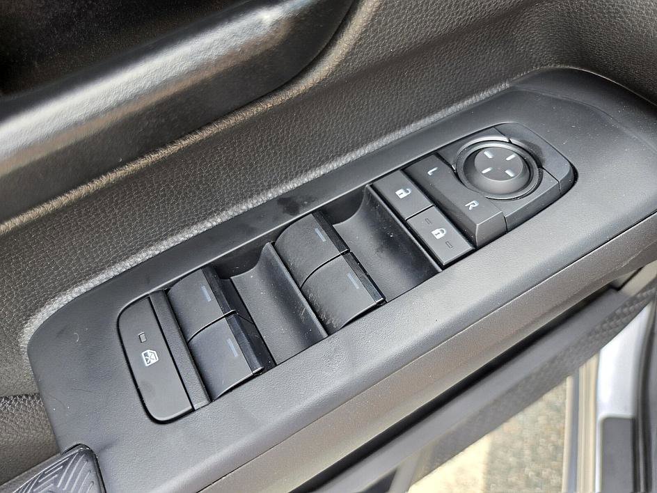 2025 Toyota Tacoma SR5 photo 29