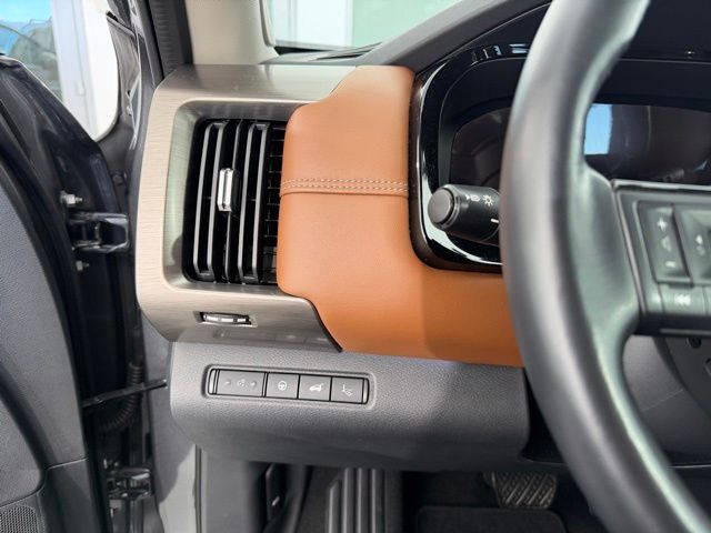 2022 Nissan Pathfinder Platinum photo 46