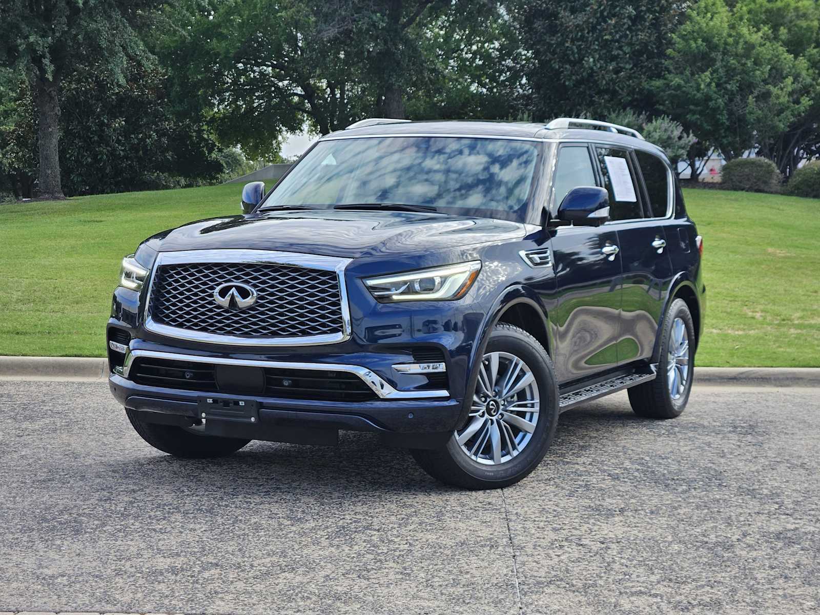 2023 INFINITI QX80 LUXE