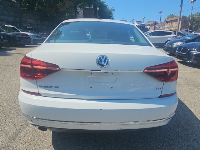 2017 Volkswagen Passat SE photo 4