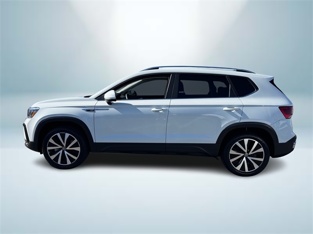 2022 Volkswagen Taos SE photo 3