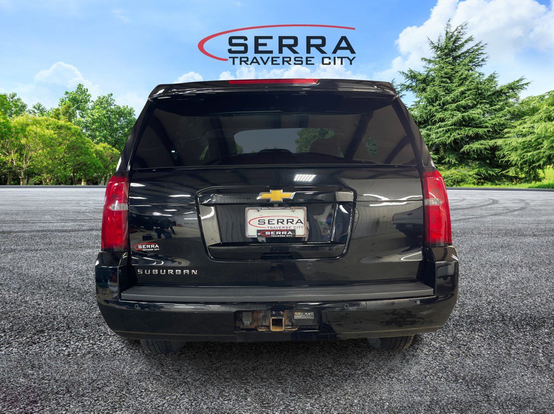 2017 Chevrolet Suburban LT photo 4