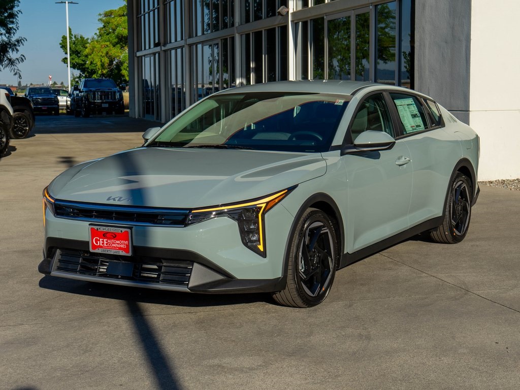 2025 Kia K4 EX photo 2