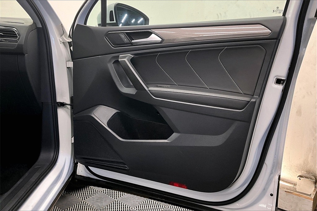 2024 Volkswagen Tiguan SE Wolfsburg Edition photo 25